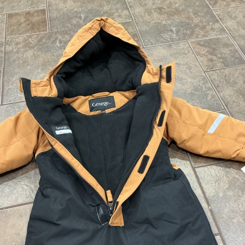 💰Make an offer, bundle and save💰 Kids Two-Tone Hooded Snowsuit - Picture 4 of 7